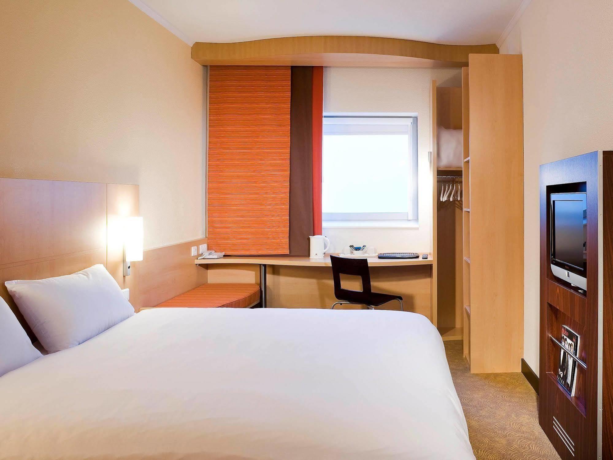 Ibis Coventry Centre Hotel Bagian luar foto